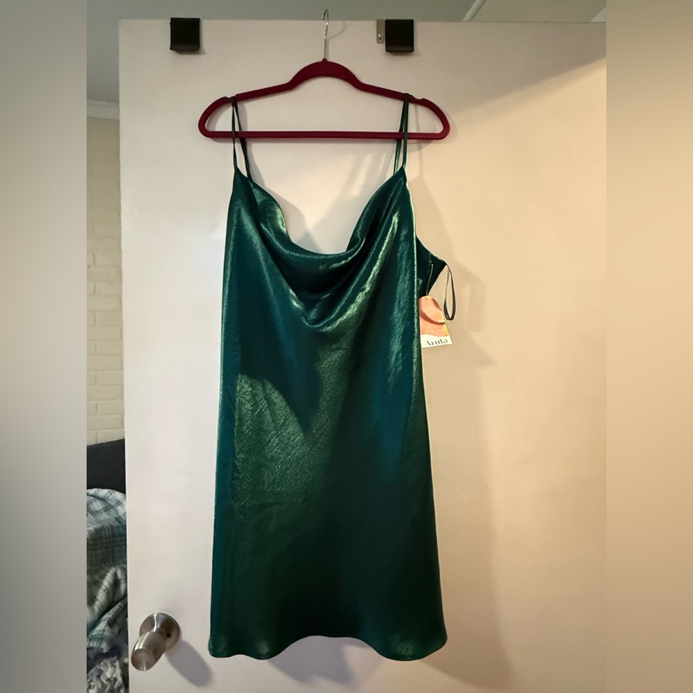 ARULA Shimmering Emerald Chemise